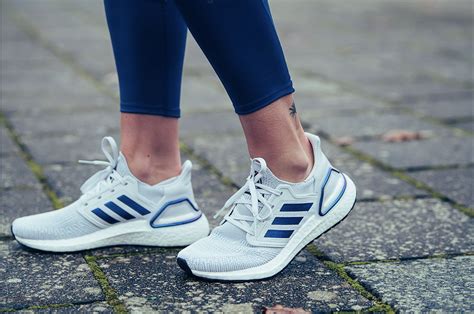 adidas geeft 3100 paar schoenen weg|Adidas hardloopschoenen.